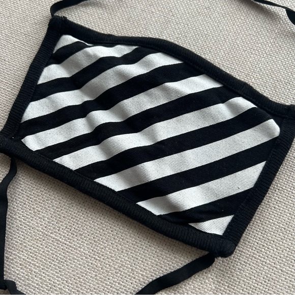 OFF-WHITE Black & White Diagonal Mask - Picture 6 of 8